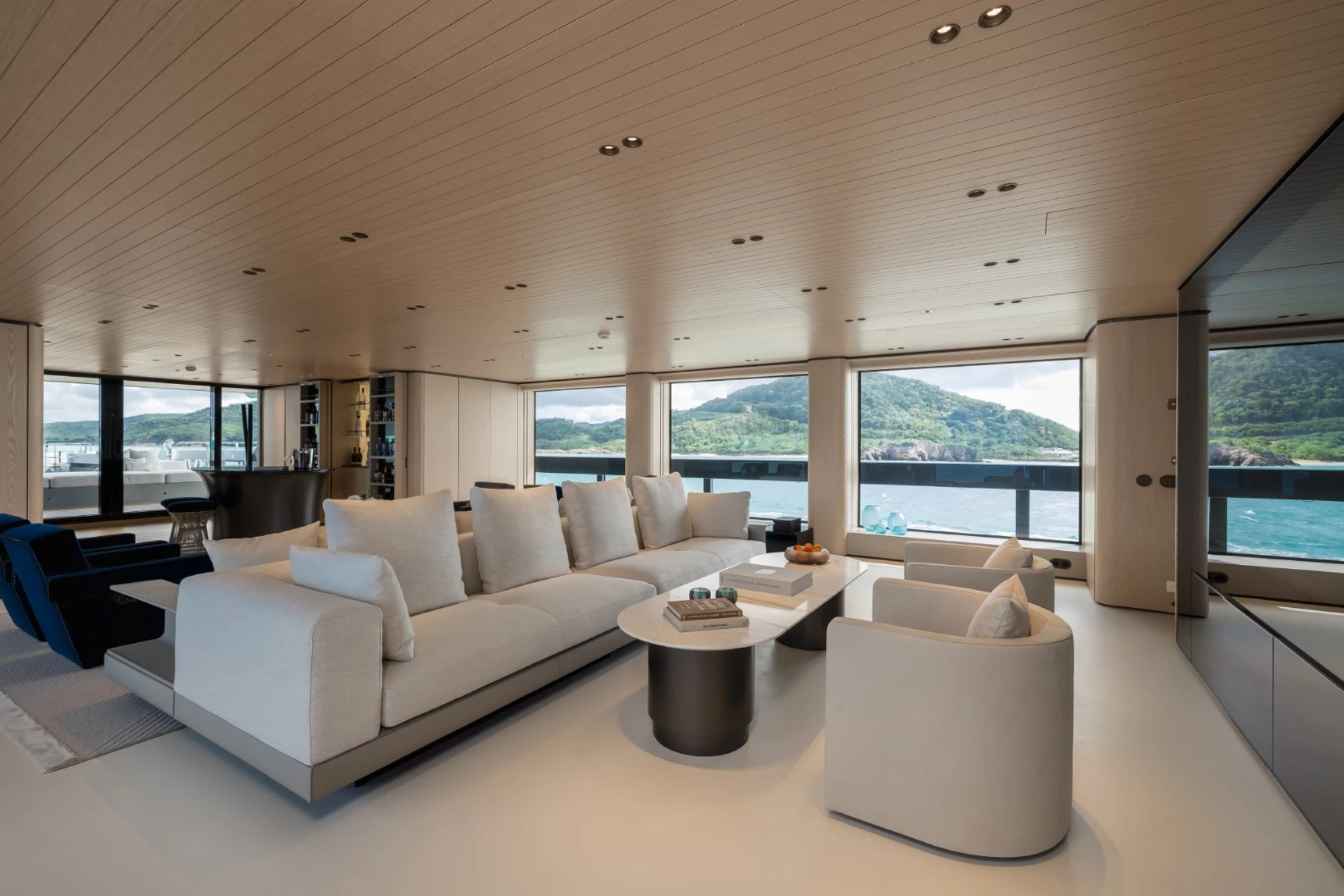  VIRTUOSITY yacht charter, photo 4