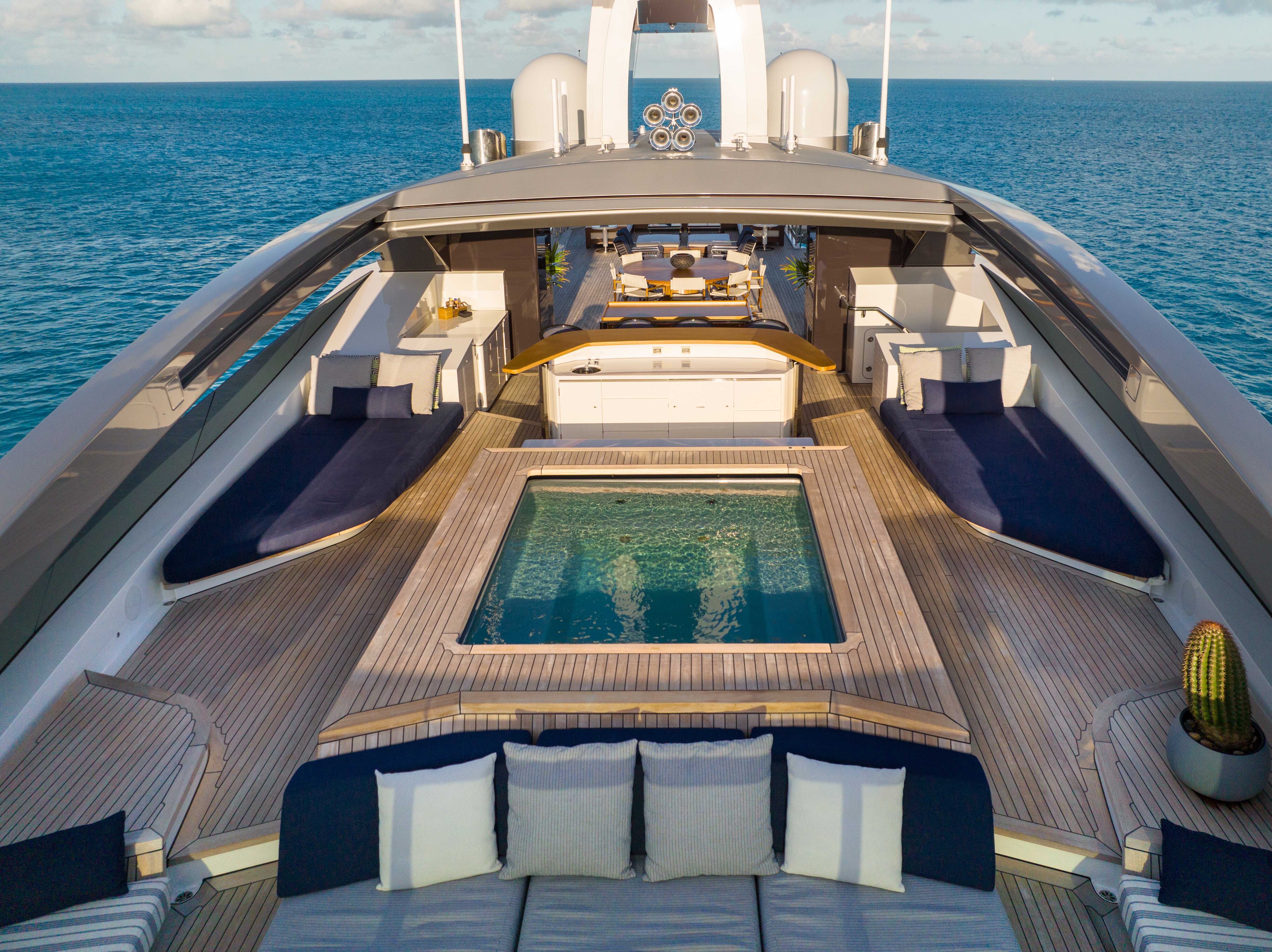 HALO yacht charter, photo 3