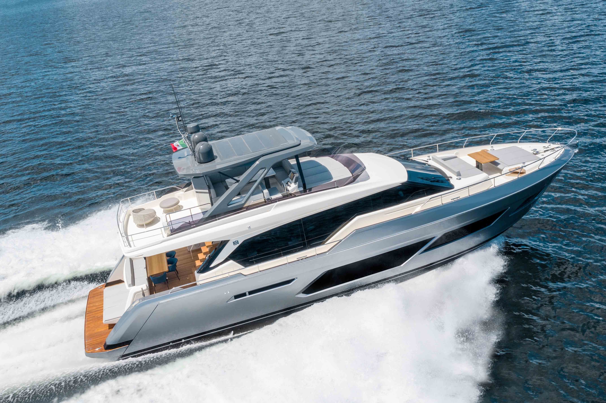 FERRETTI 720 yacht charter, photo 2