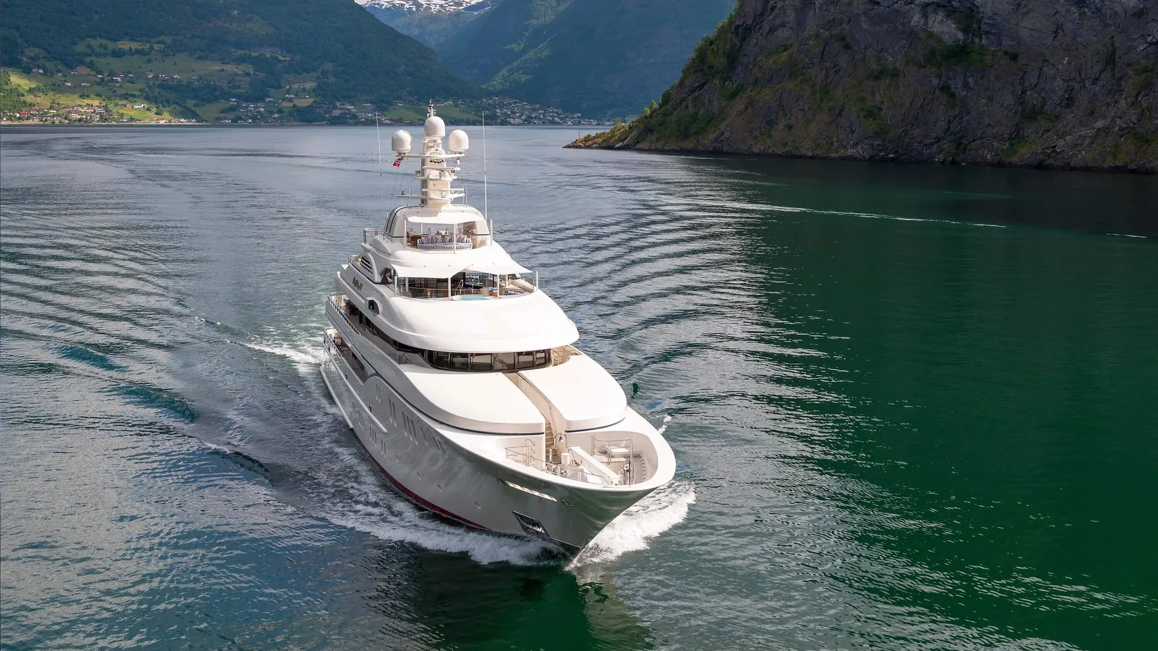 LADY KATHRYN V yacht charter, photo 8
