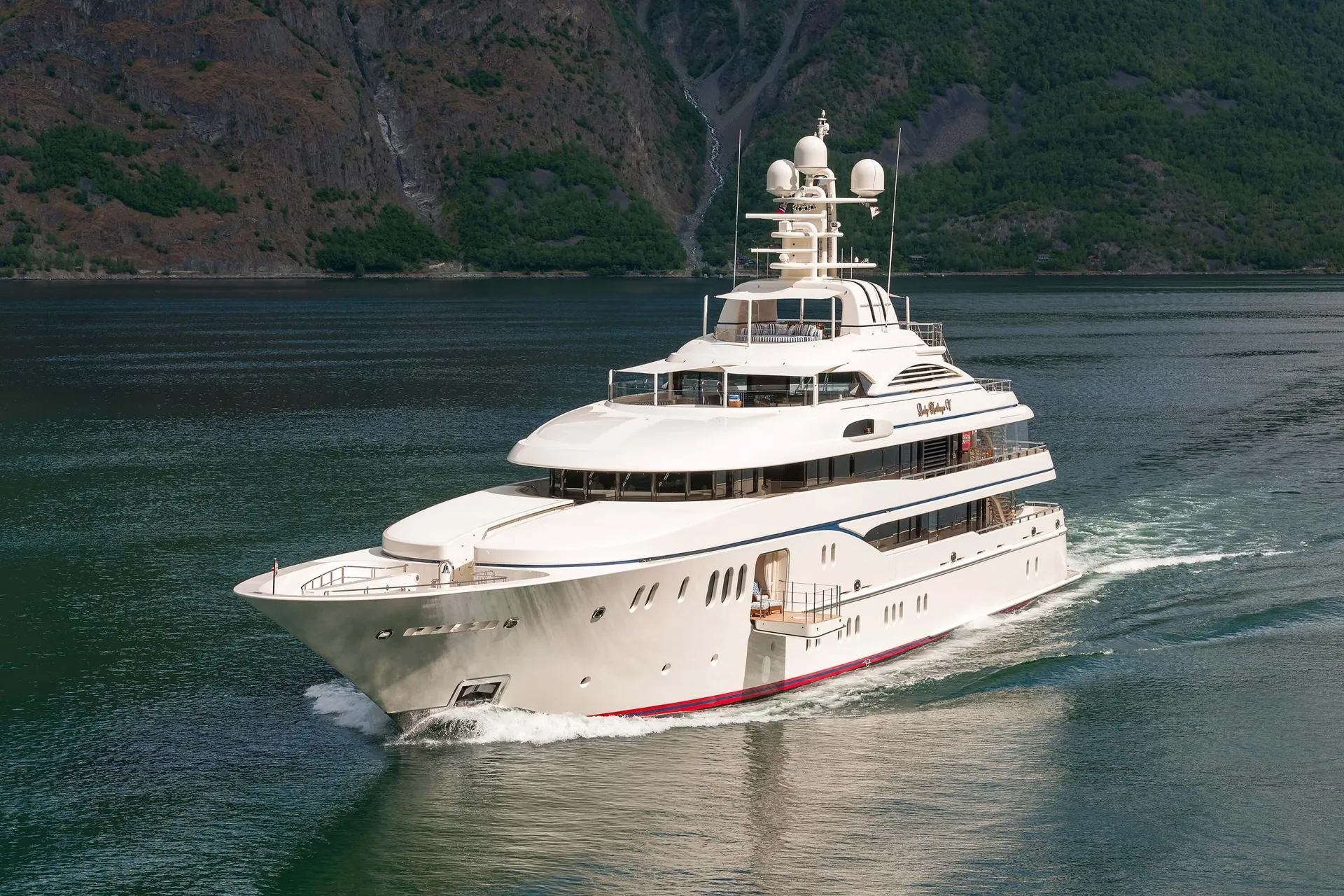 LADY KATHRYN V yacht charter, photo 2