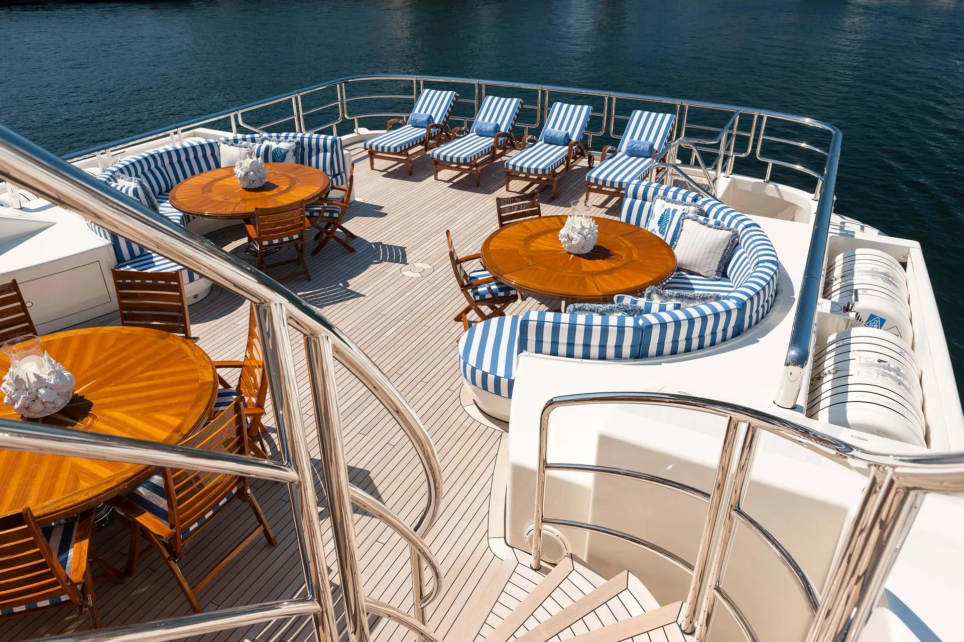 LADY KATHRYN V yacht charter, photo 3