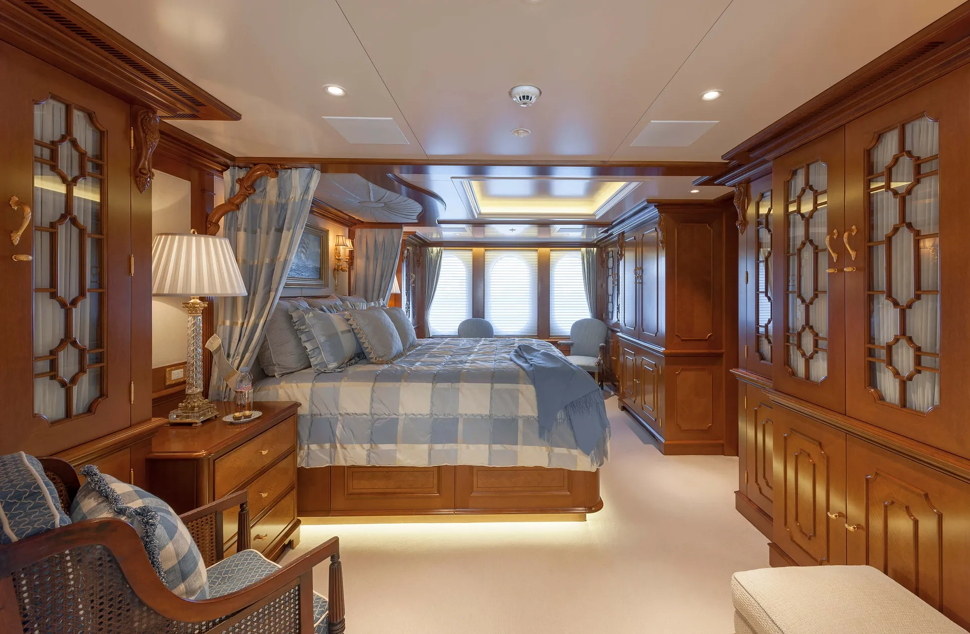LADY KATHRYN V yacht charter, photo 5