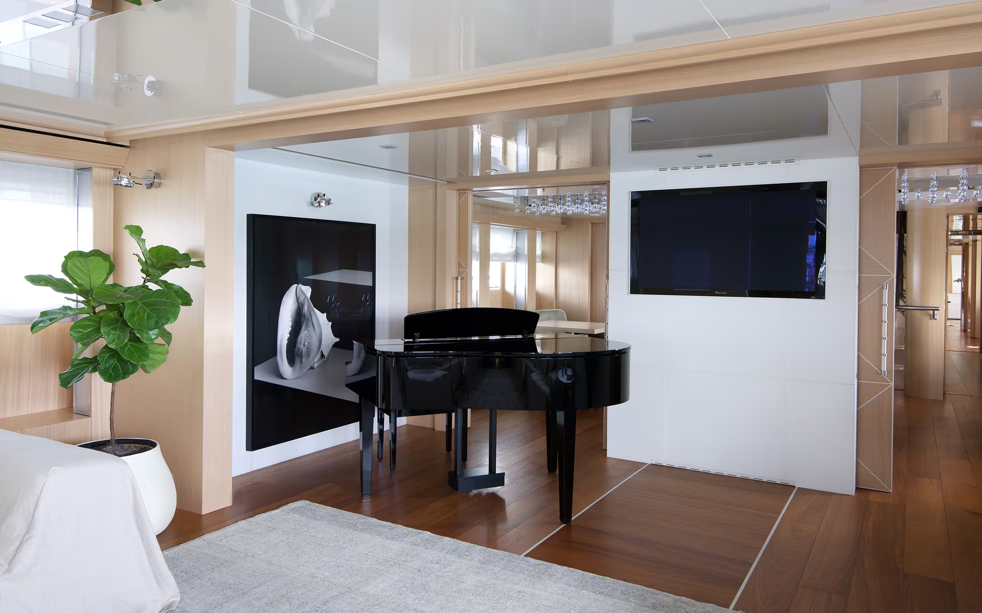 VICKY yacht charter, photo 8