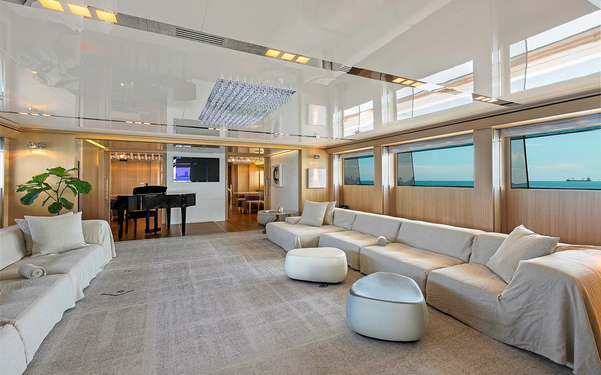 VICKY yacht charter, photo 4