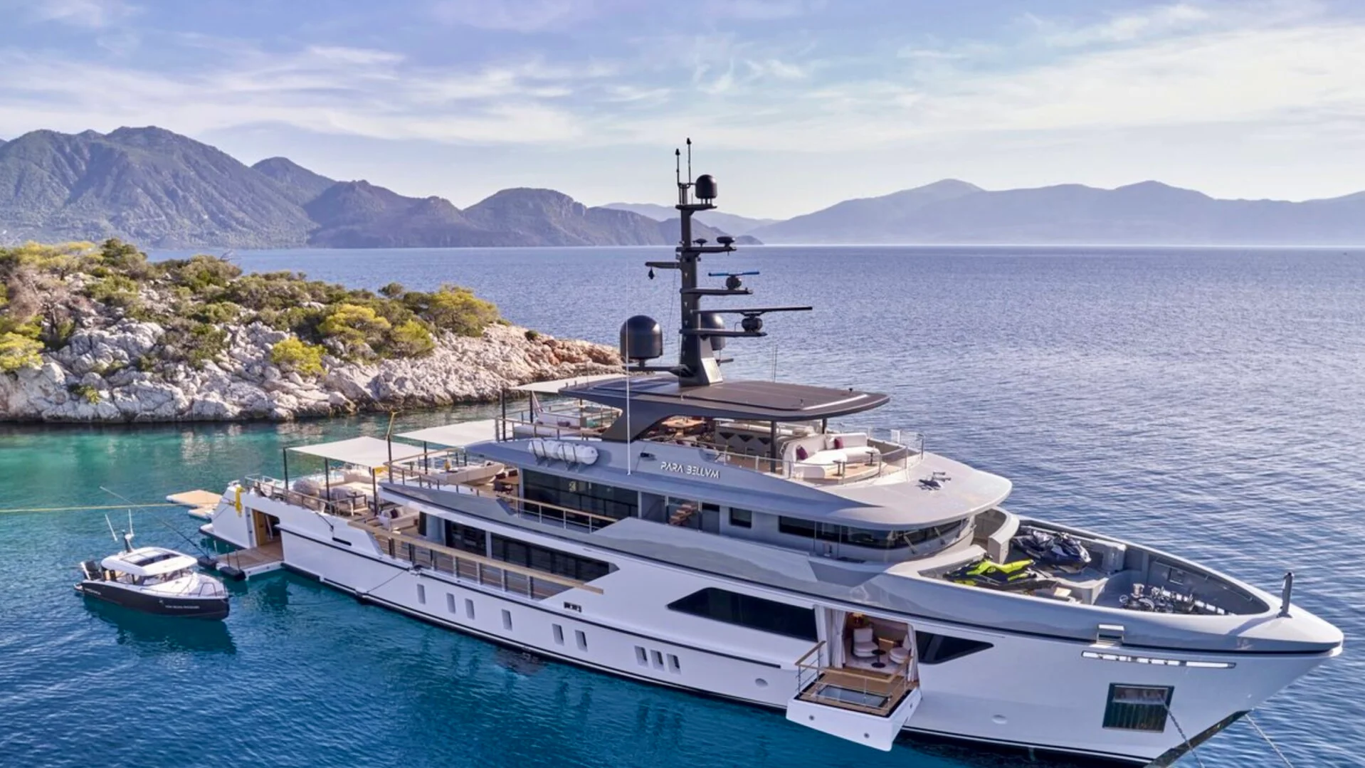 PARA BELLUM yacht interior