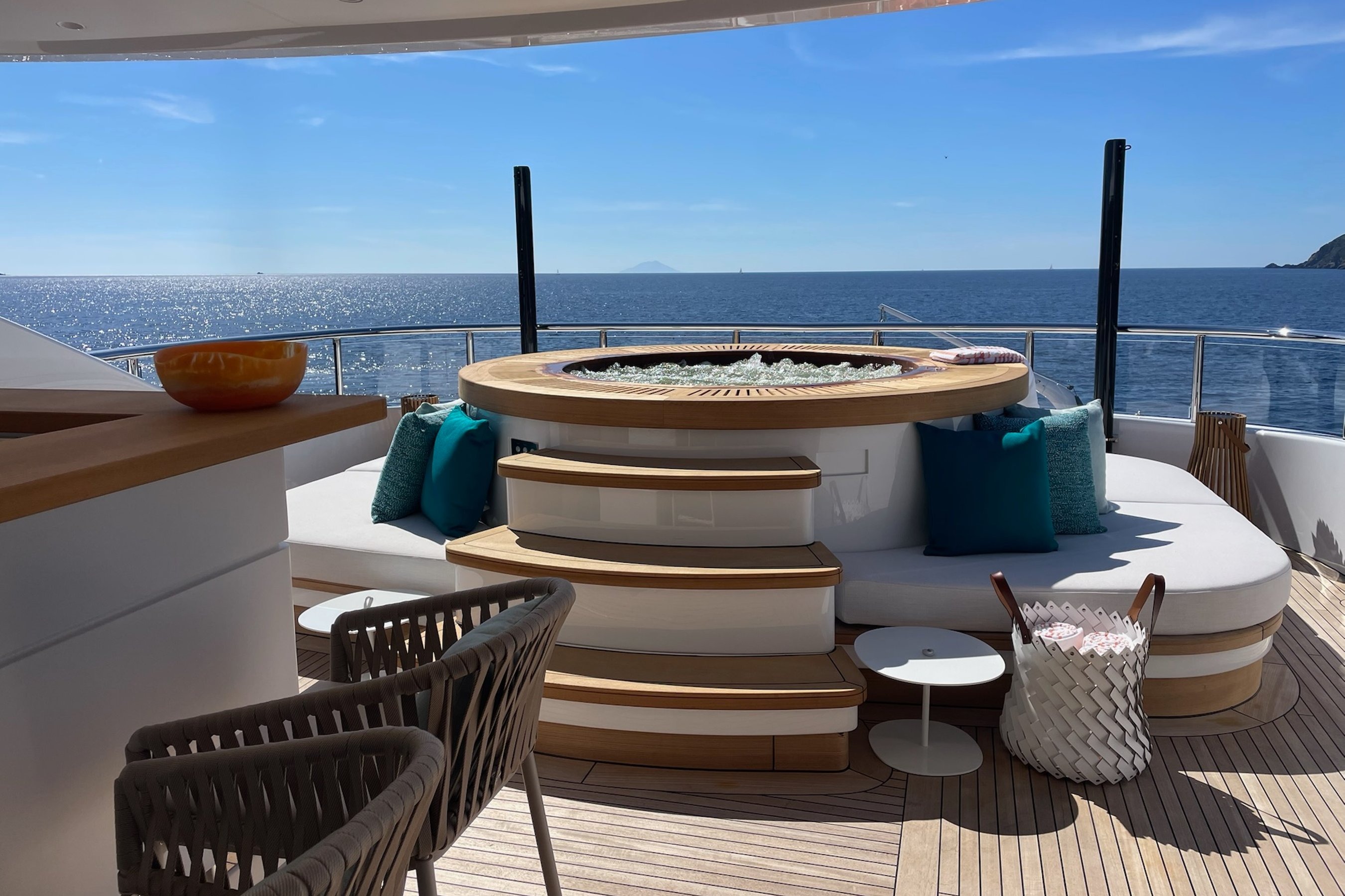 XWAVE yacht charter, photo 5
