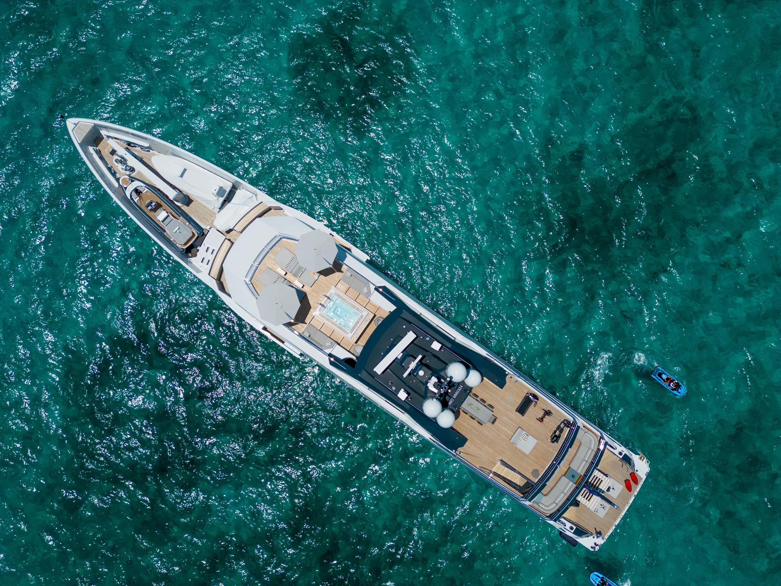 ENTOURAGE yacht charter, photo 6