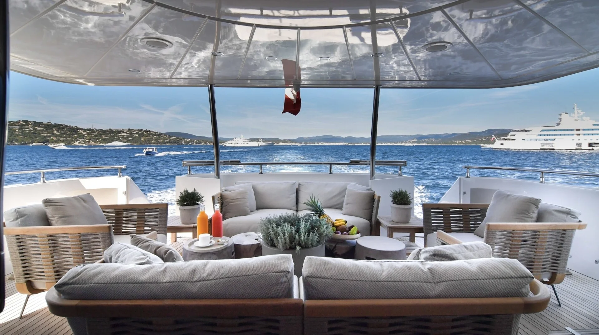 SANLORENZO 88 yacht charter, photo 3