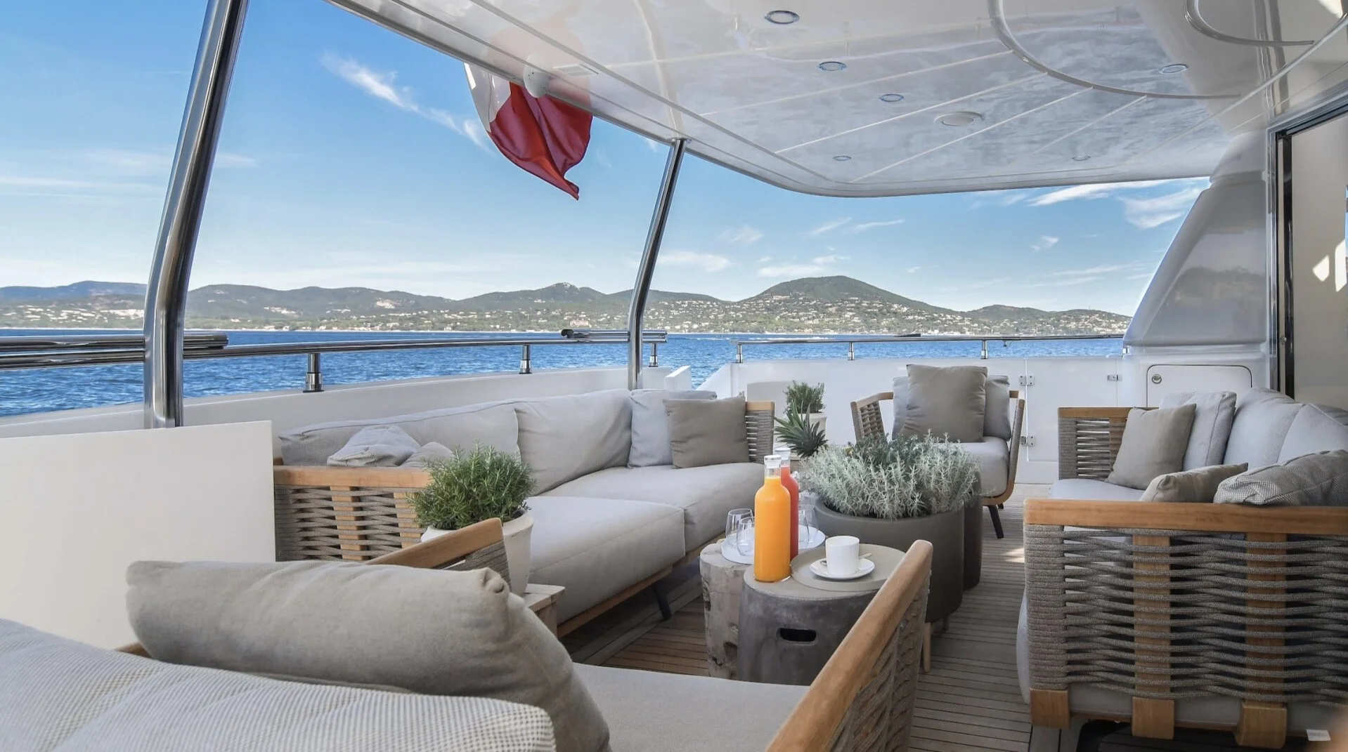 SANLORENZO 88 yacht charter, photo 7