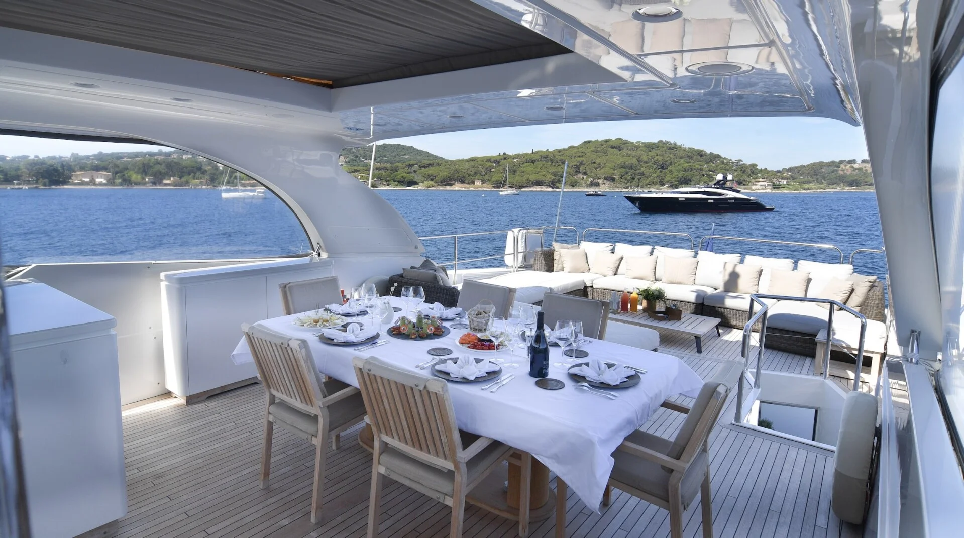 SANLORENZO 88 yacht charter, photo 5