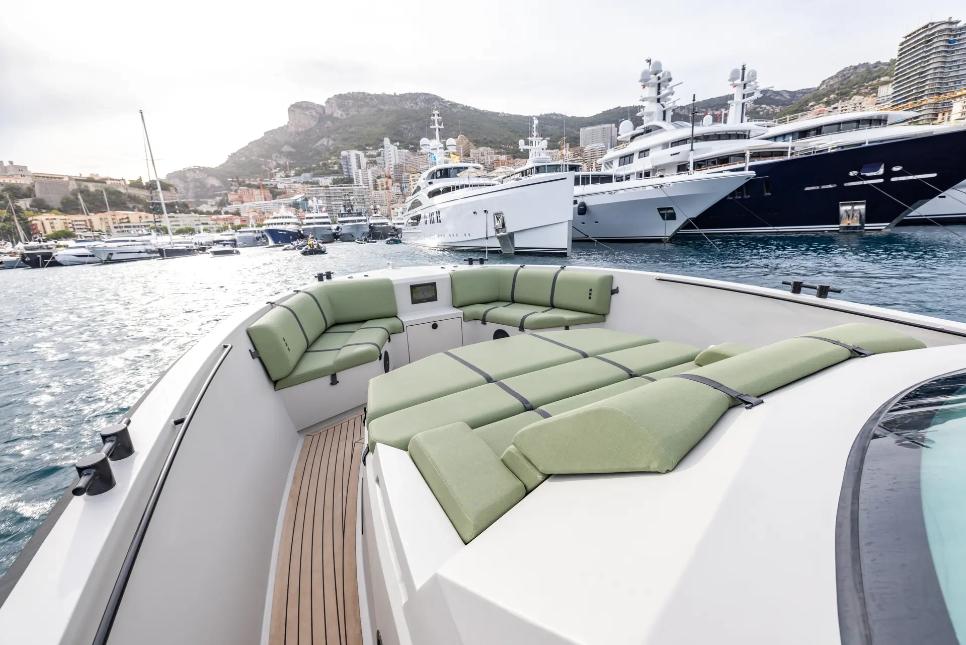 Lekker 44 yacht charter, photo 4