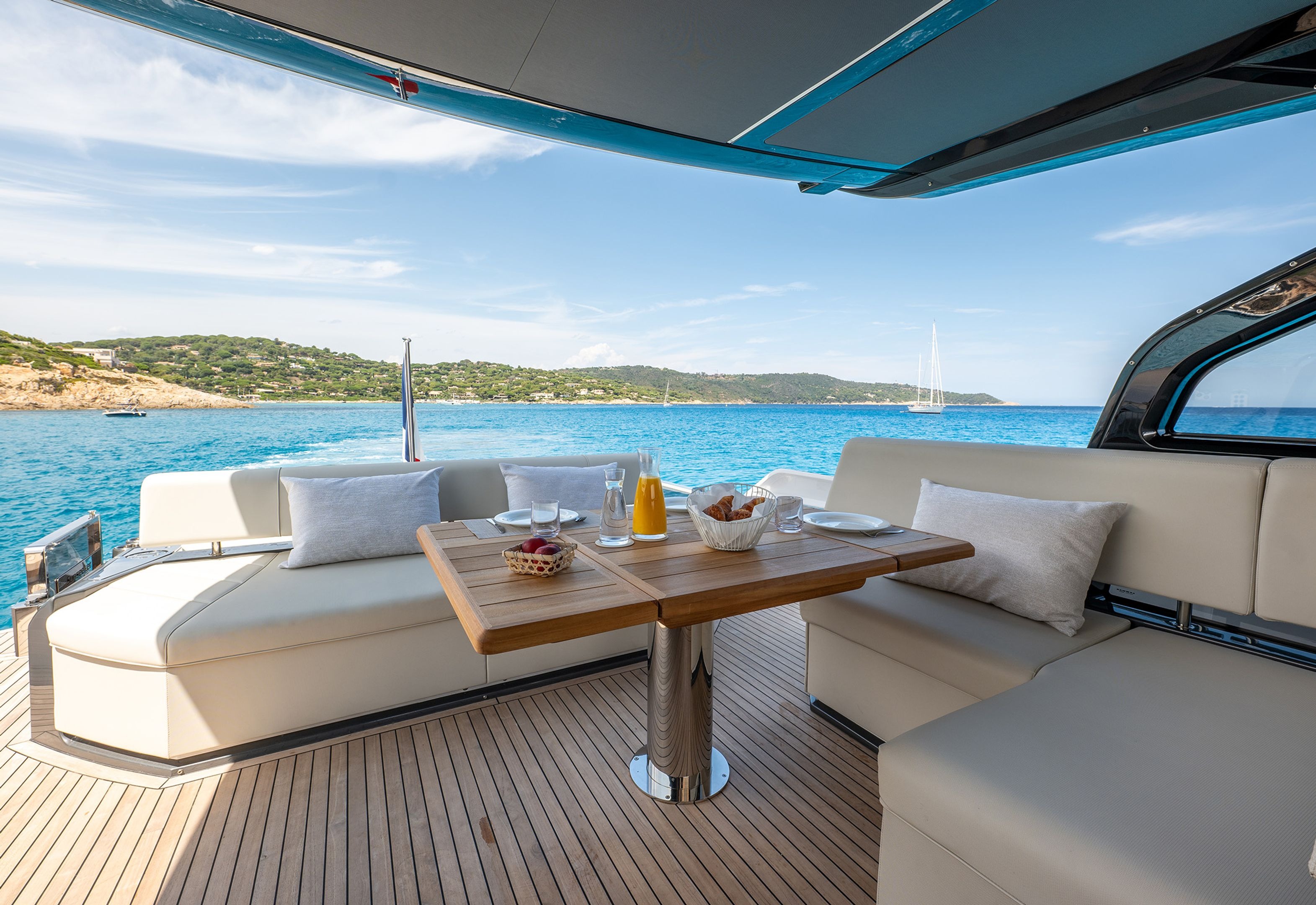 Sunseeker Predator 65 yacht charter, photo 3