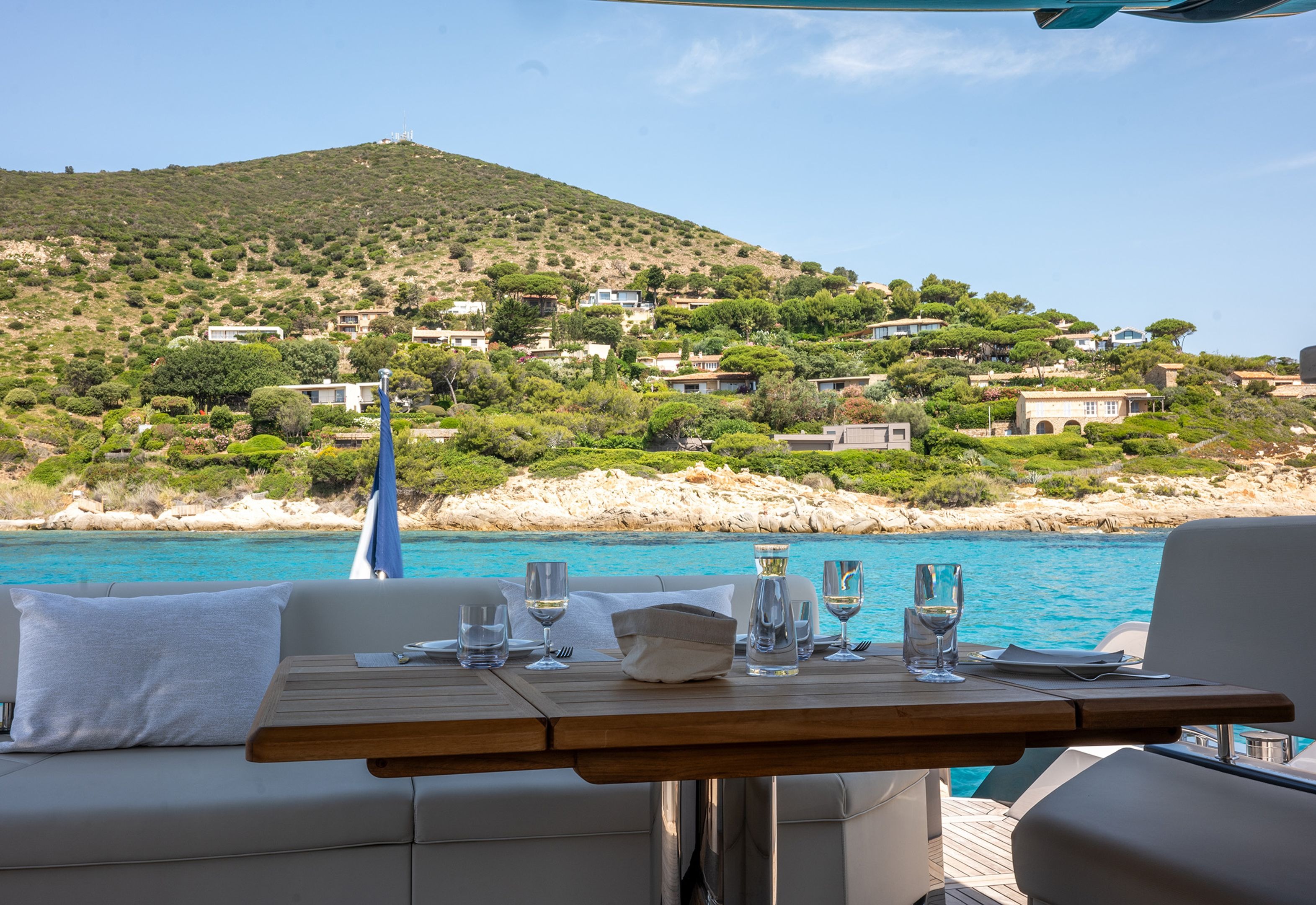 Sunseeker Predator 65 yacht charter, photo 8