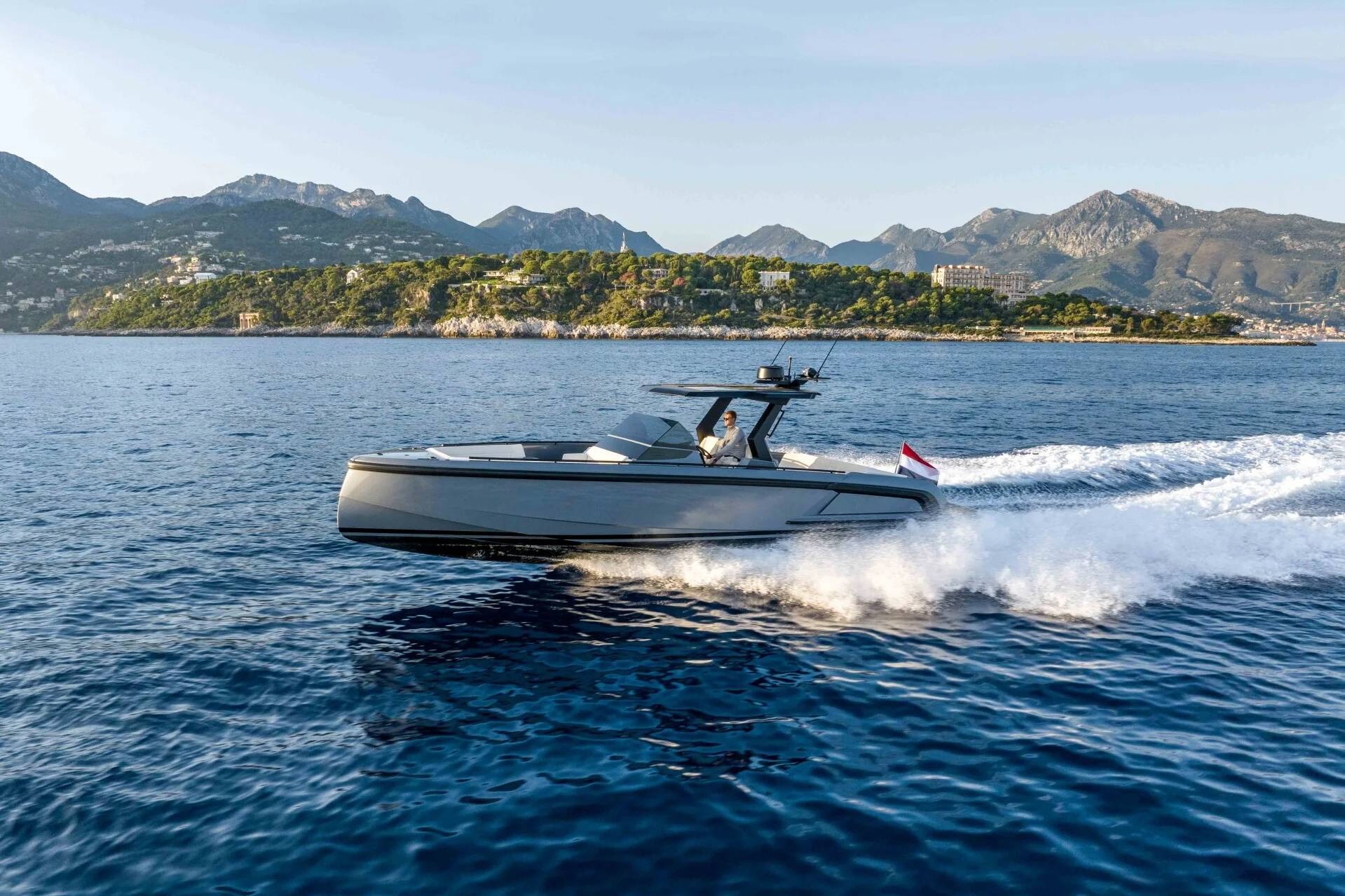 Vanquish 40 yacht charter, photo 2