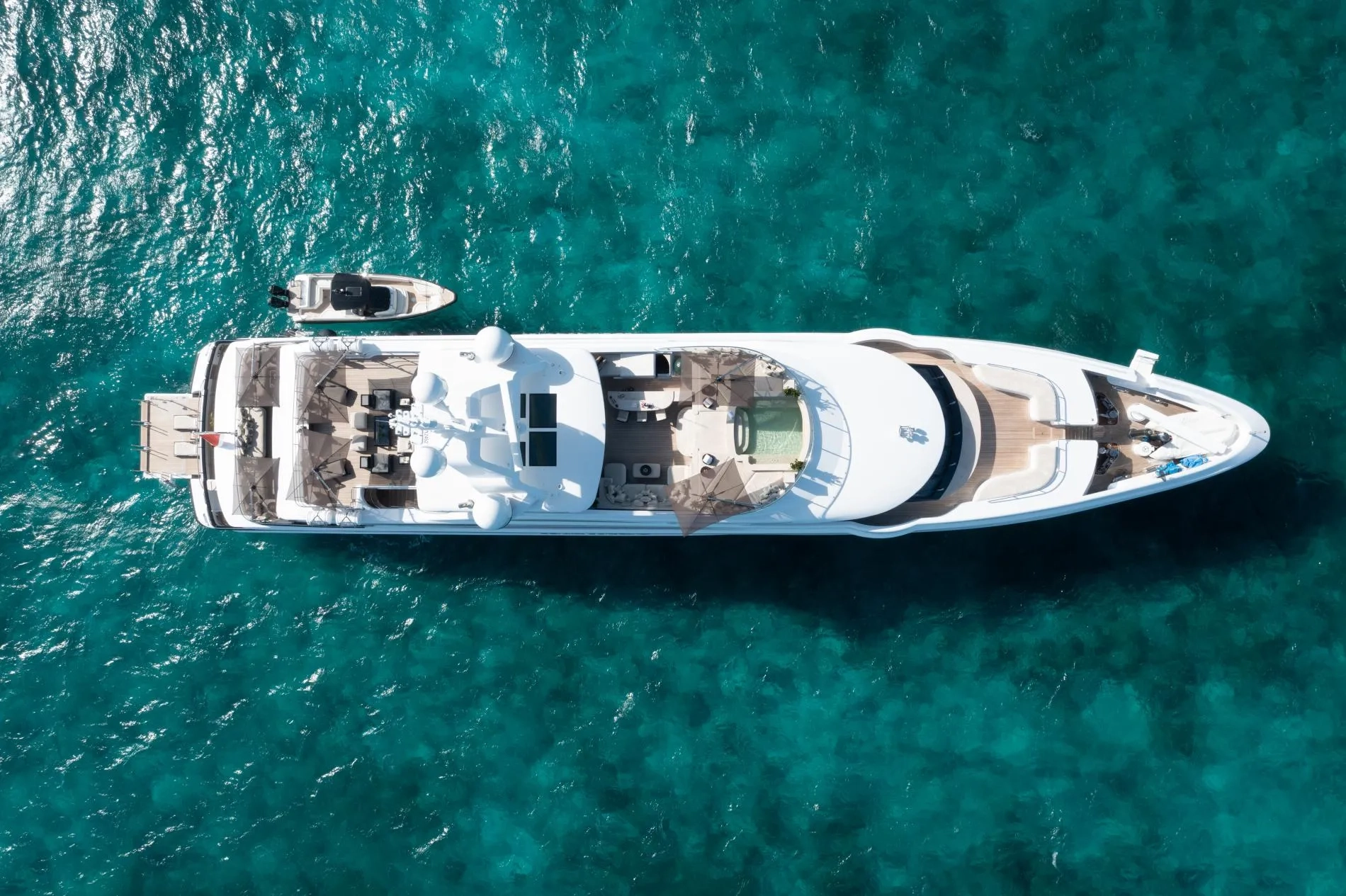 ILLUSION V yacht charter, photo 2