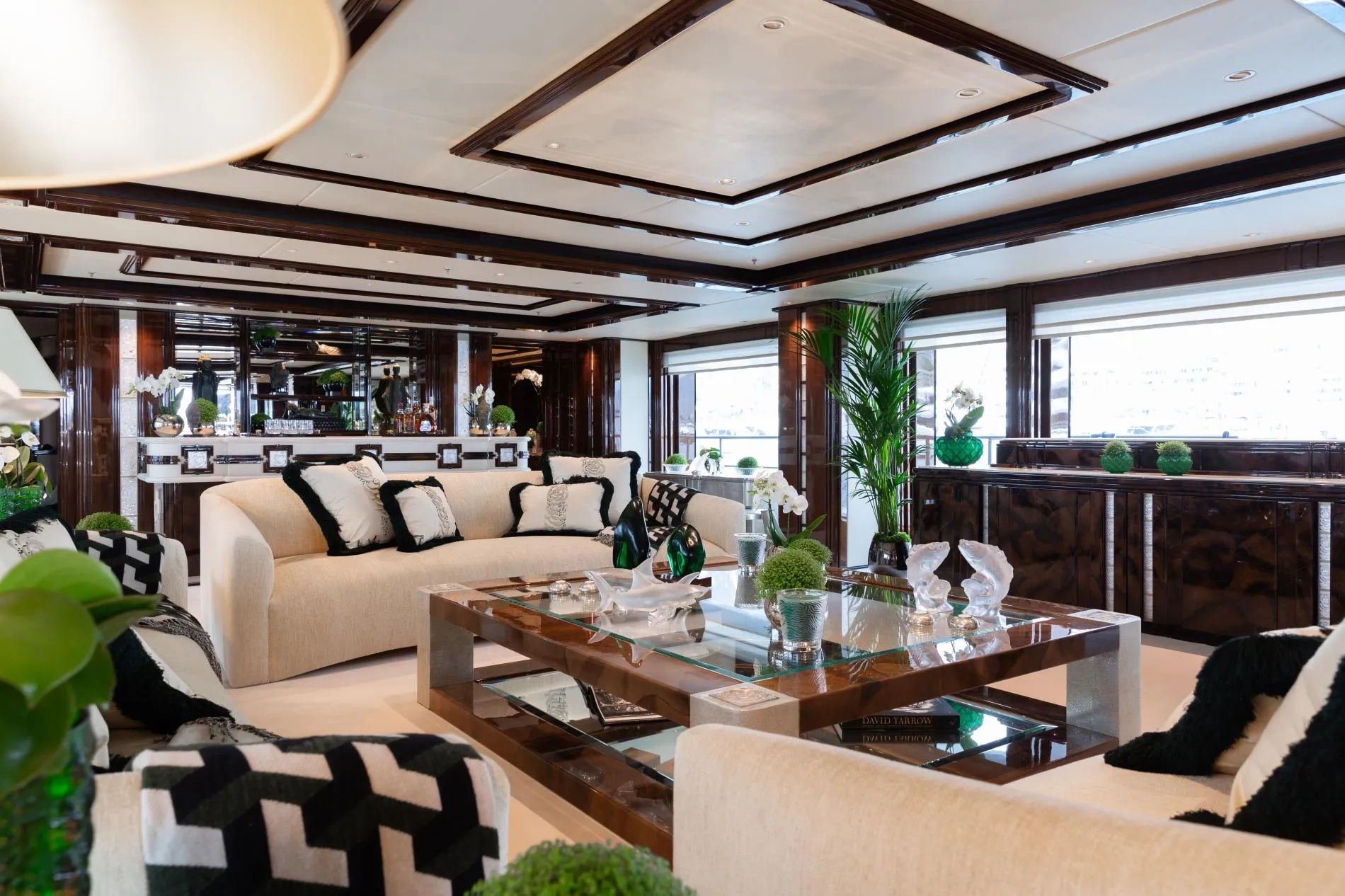 ILLUSION V yacht charter, photo 4