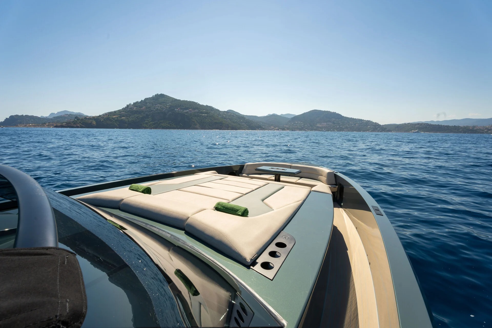 Vanquish 54 yacht charter, photo 8