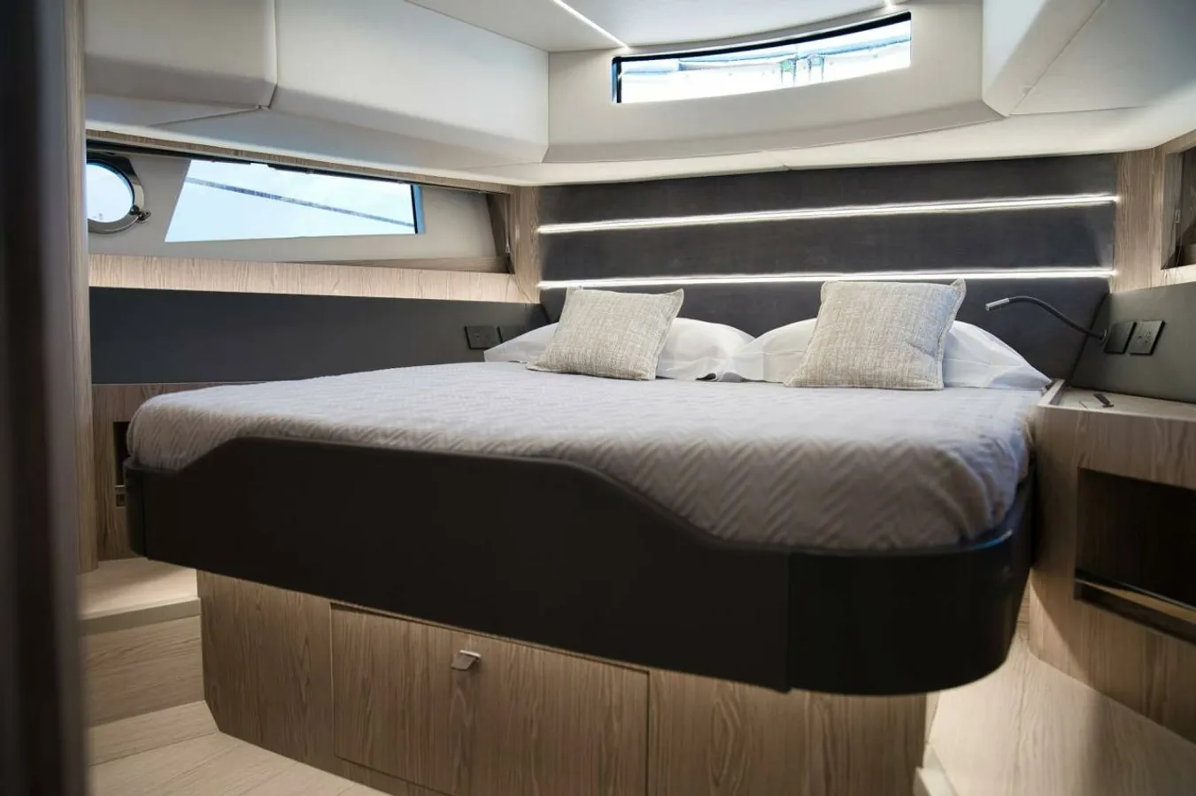 Pegase Cayman 540 yacht charter, photo 5