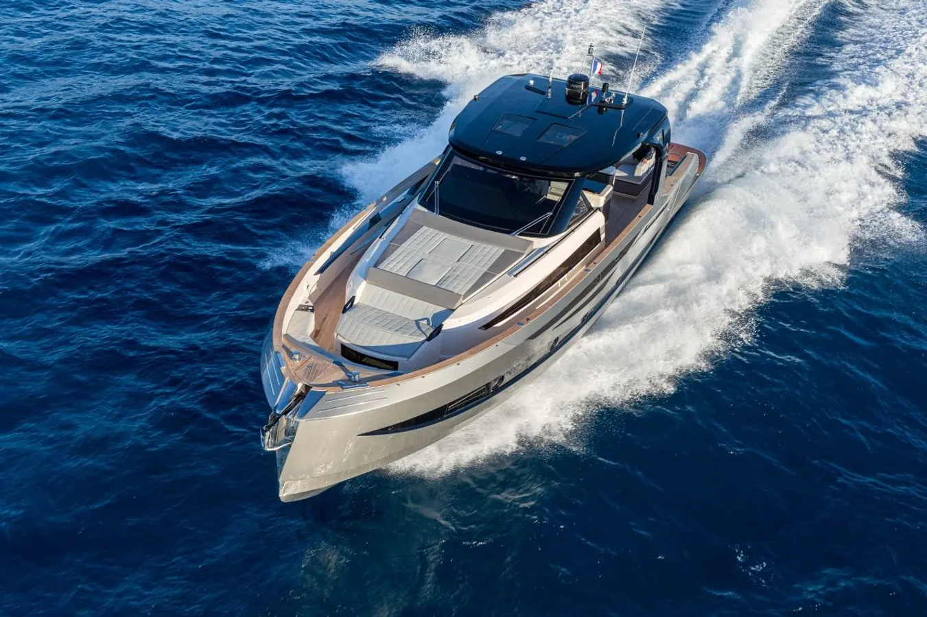 Pegase Cayman 540 yacht charter, photo 2