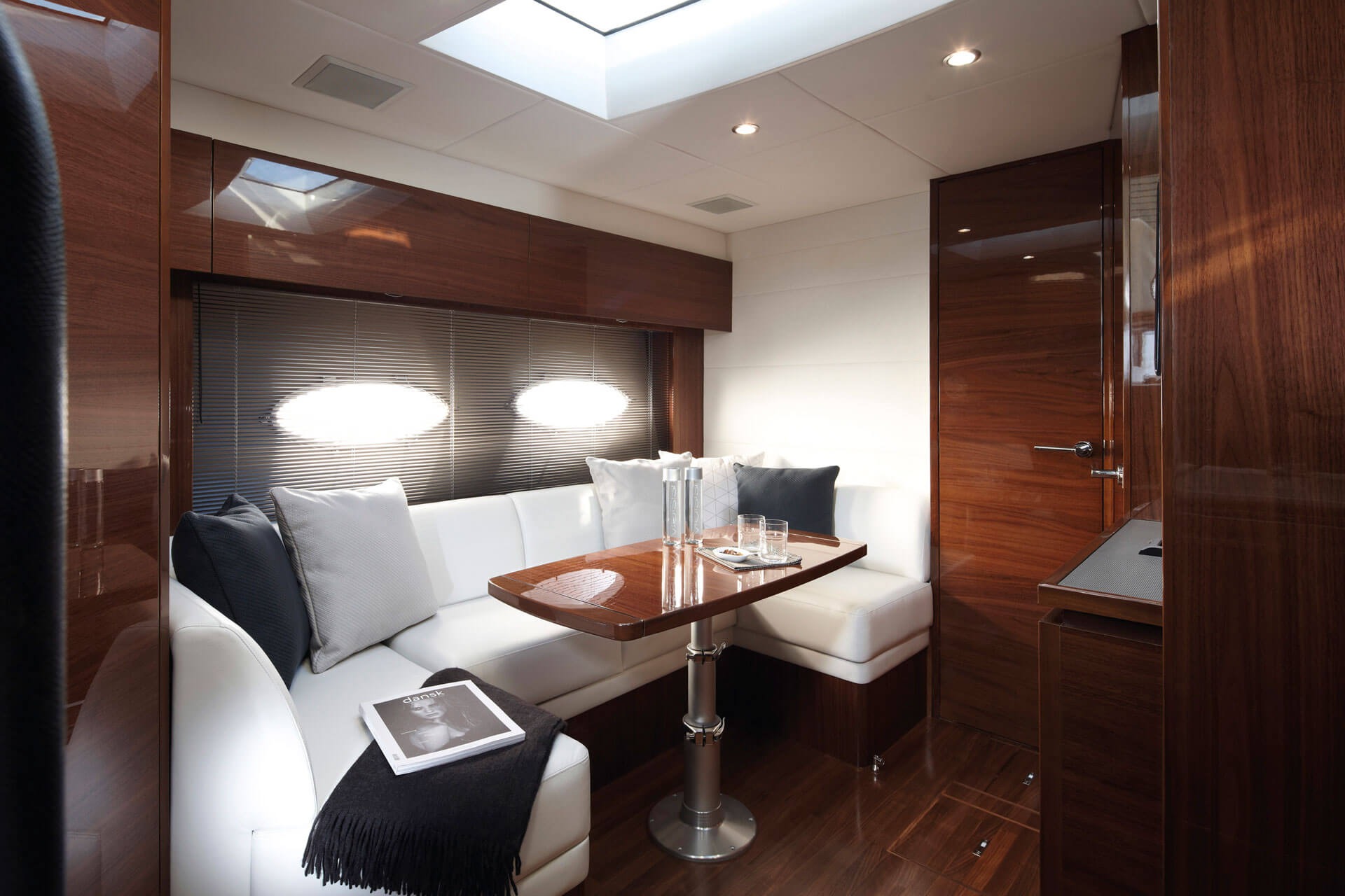 PRINCESS V39 yacht charter, photo 4