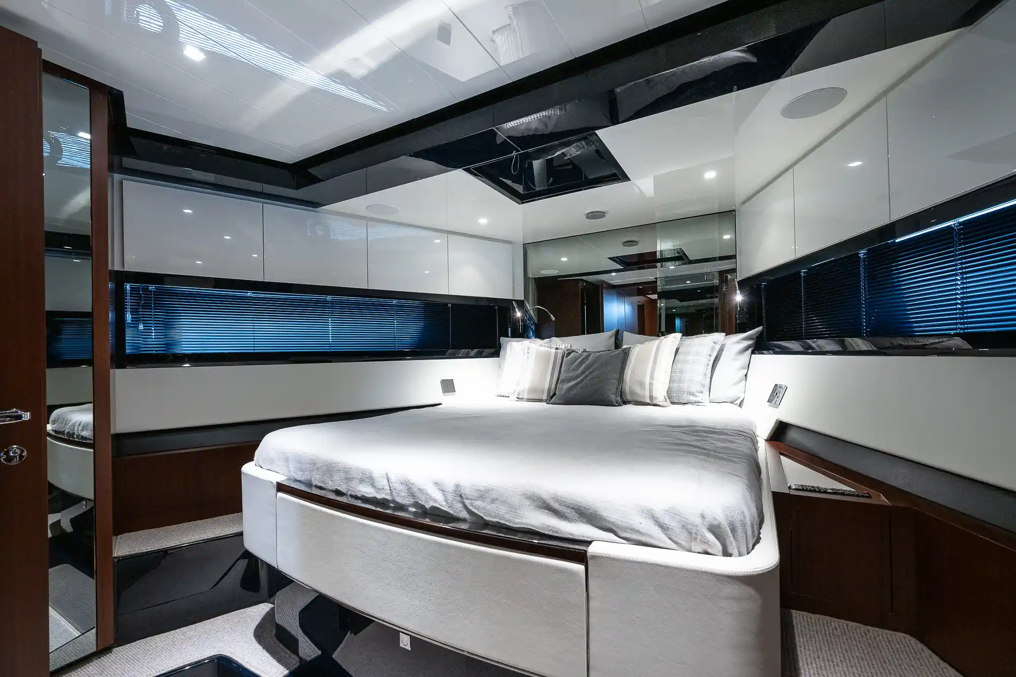RIVA 66 yacht charter, photo 5