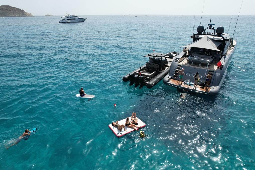 MANGUSTA 92  yacht charter, photo 5