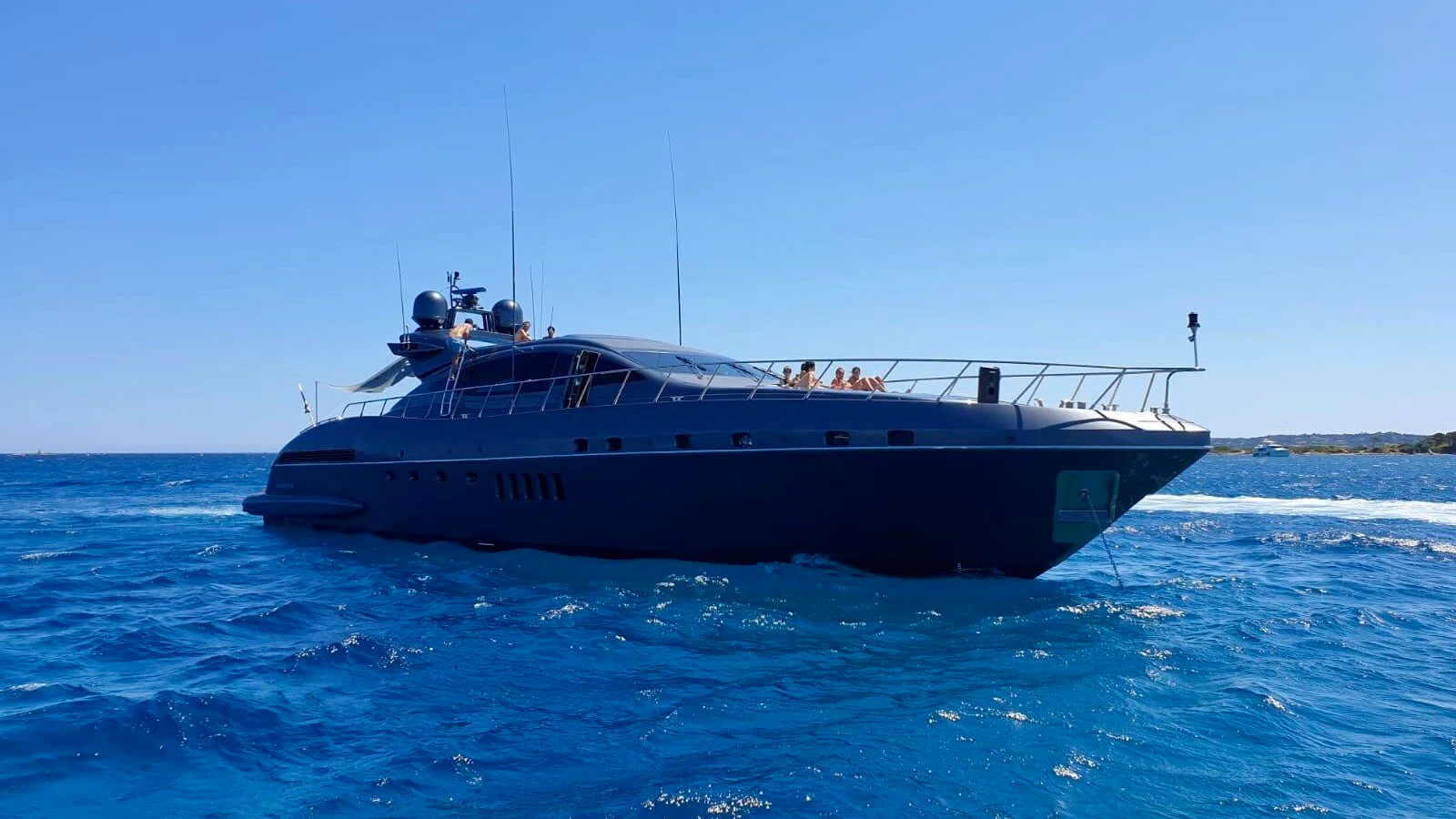 MANGUSTA 92  yacht charter, photo 8