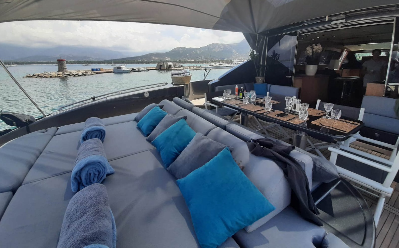 MANGUSTA 92  yacht charter, photo 3