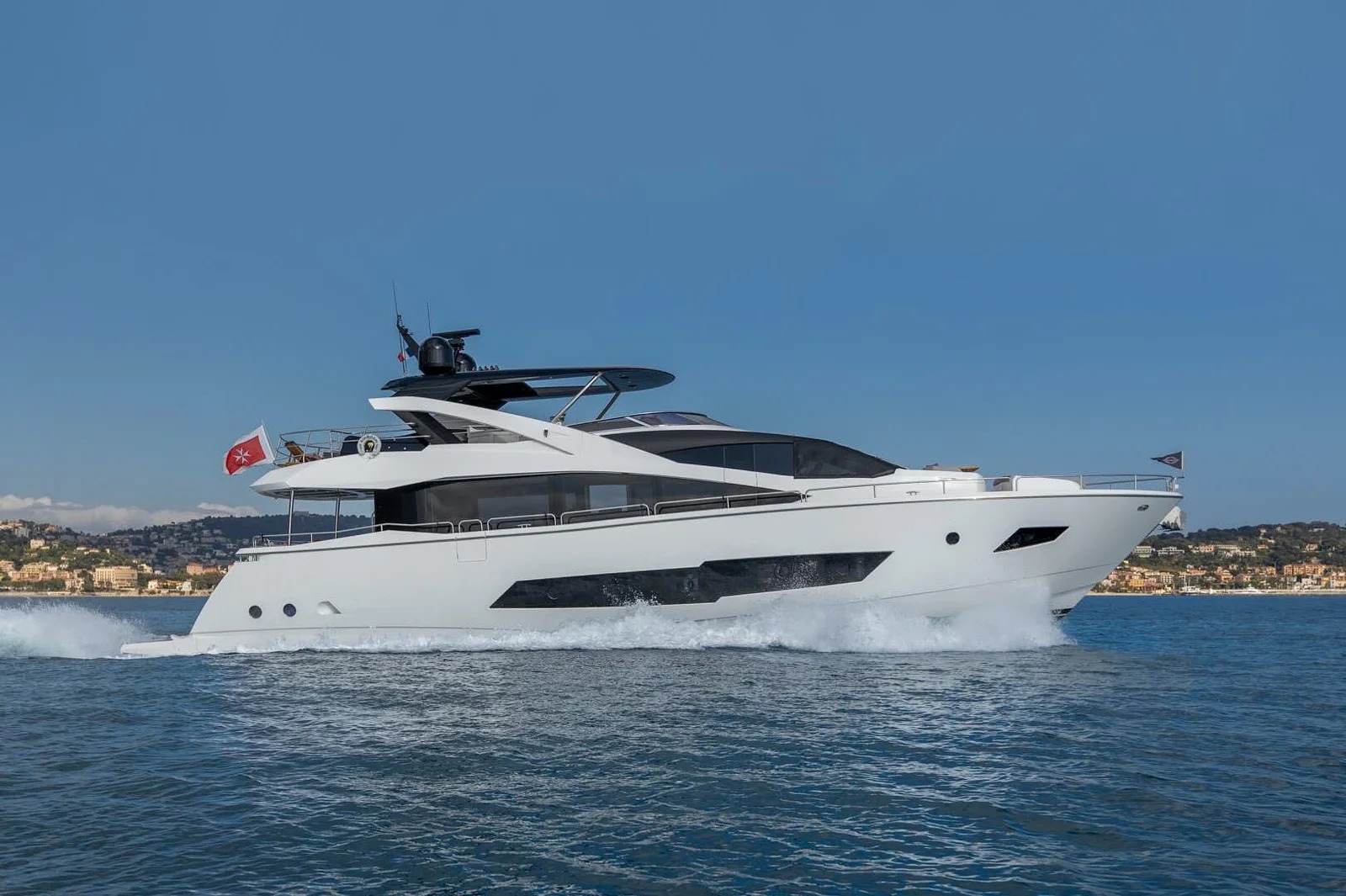 Sunseeker 86 yacht charter, photo 2
