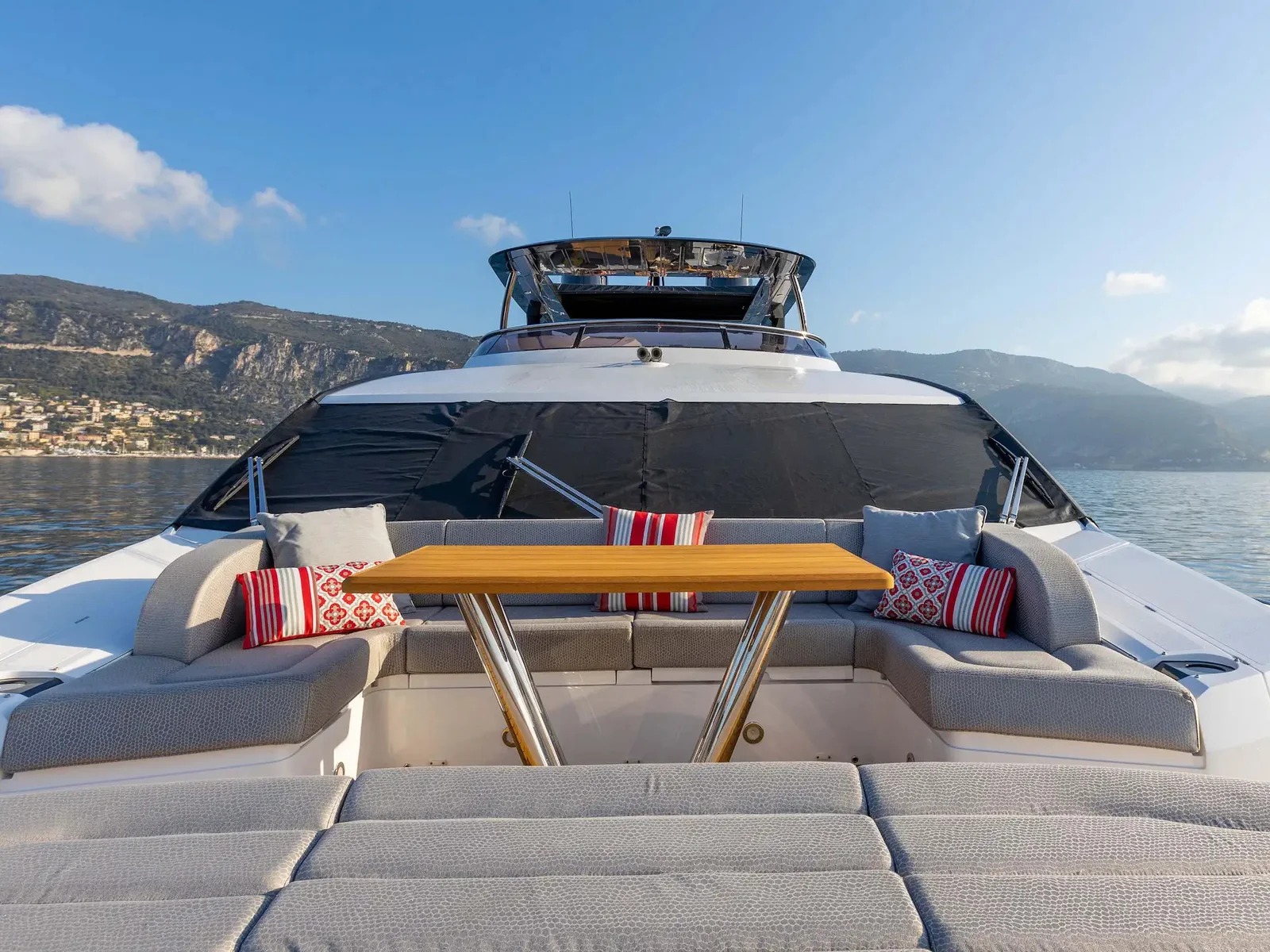 Sunseeker 86 yacht charter, photo 3
