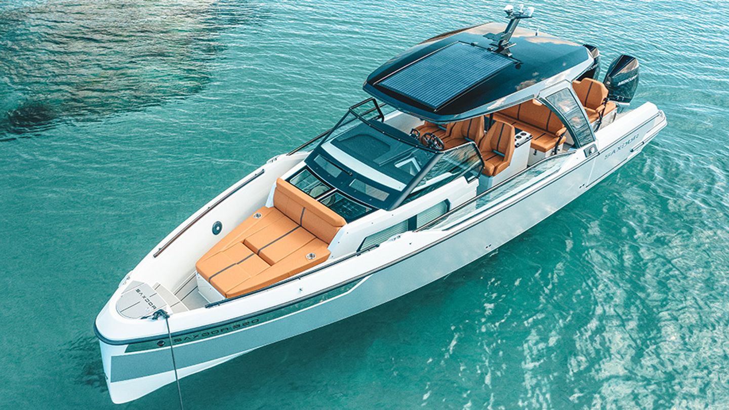 SAXDOR 320 GTO yacht charter, photo 2