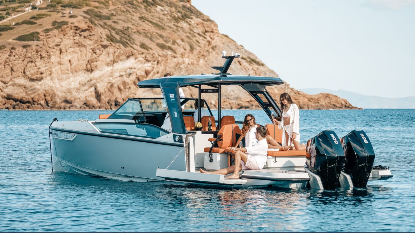 SAXDOR 320 GTO yacht charter, photo 4