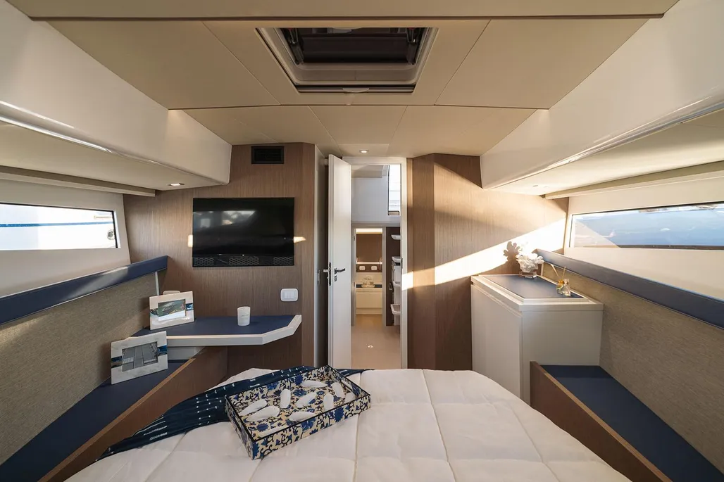FIART 43 yacht charter, photo 6