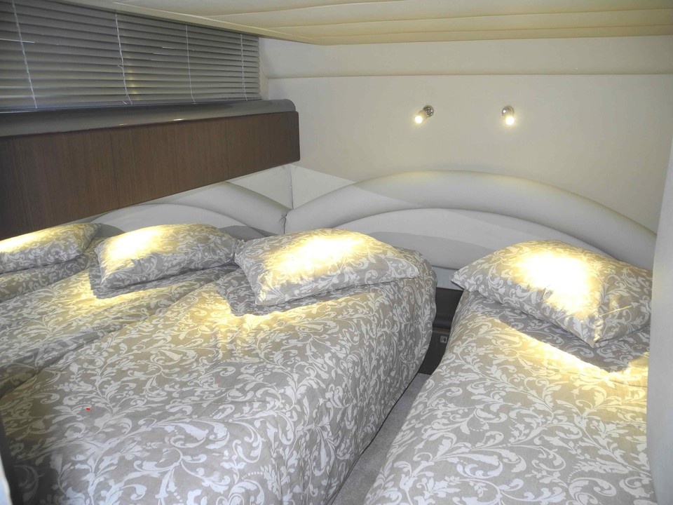 Princess V55 yacht charter, photo 8