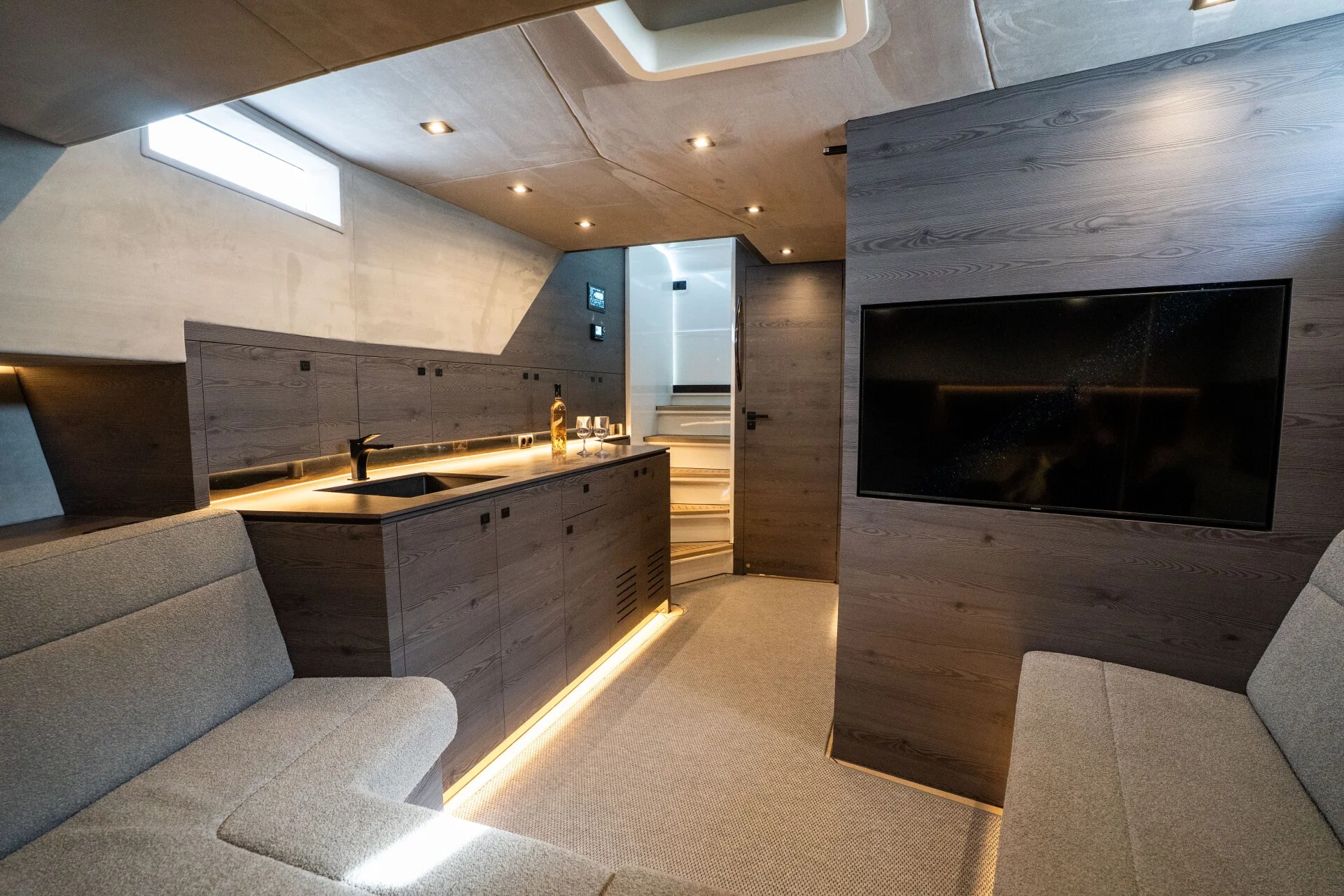 Vanquish 58 T-Top yacht charter, photo 4