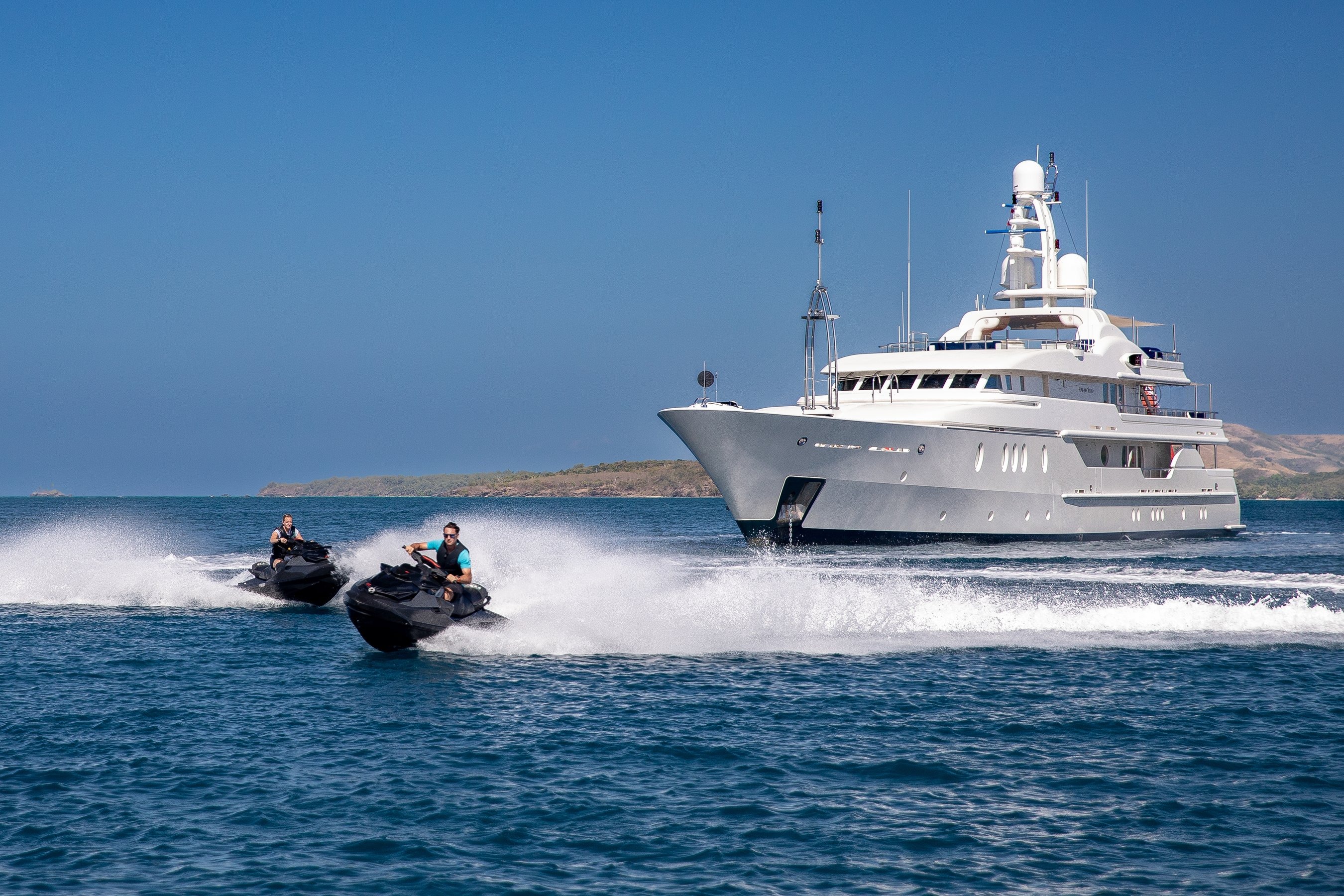 DEJA TOO yacht charter, photo 2