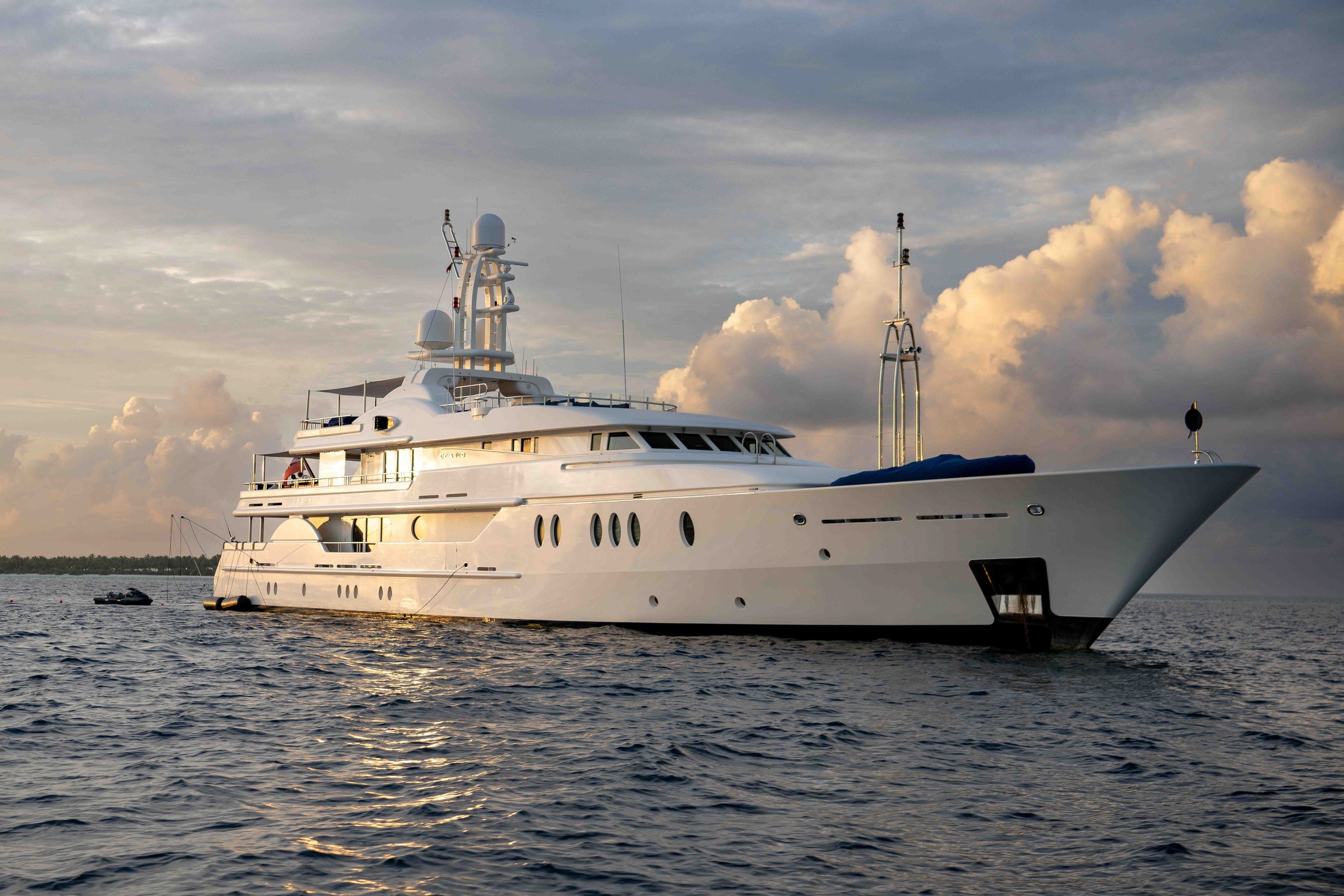 DEJA TOO luxury yacht charter French Riviera
