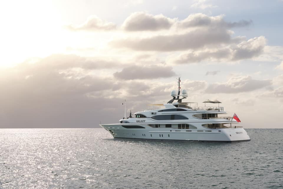 Visite vidéo du GALAXY, location de yacht sur la Côte d'Azur