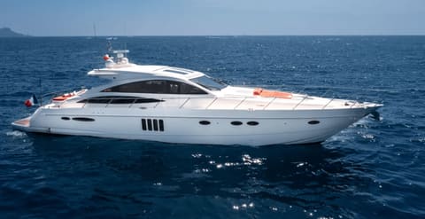 PRINCESS V70, déjeuner au mouillage ou en beach club