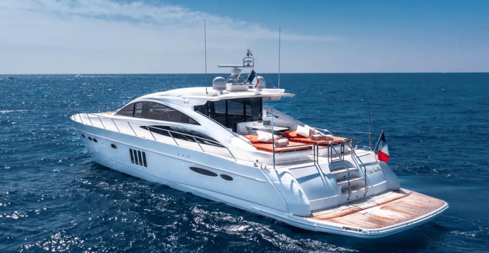 Visite vidéo du PRINCESS V70, location de yacht sur la Côte d'Azur