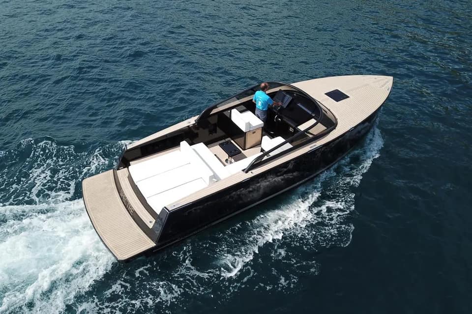 Visite vidéo du VANDUTCH 32, location de yacht sur la Côte d'Azur