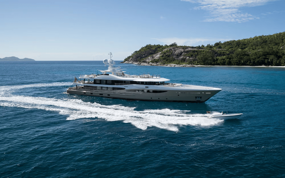 Visite vidéo du AMIGOS, location de yacht sur la Côte d'Azur