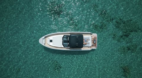 MED 42, déjeuner au mouillage ou en beach club