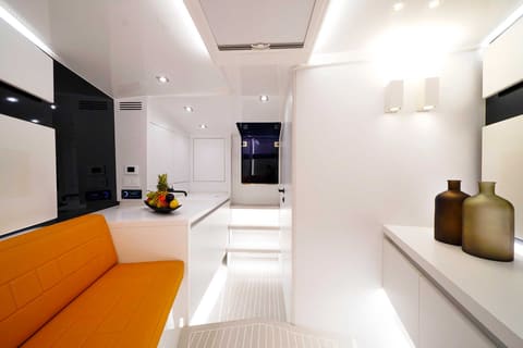 VANDUTCH 40, croisière le long de la côte