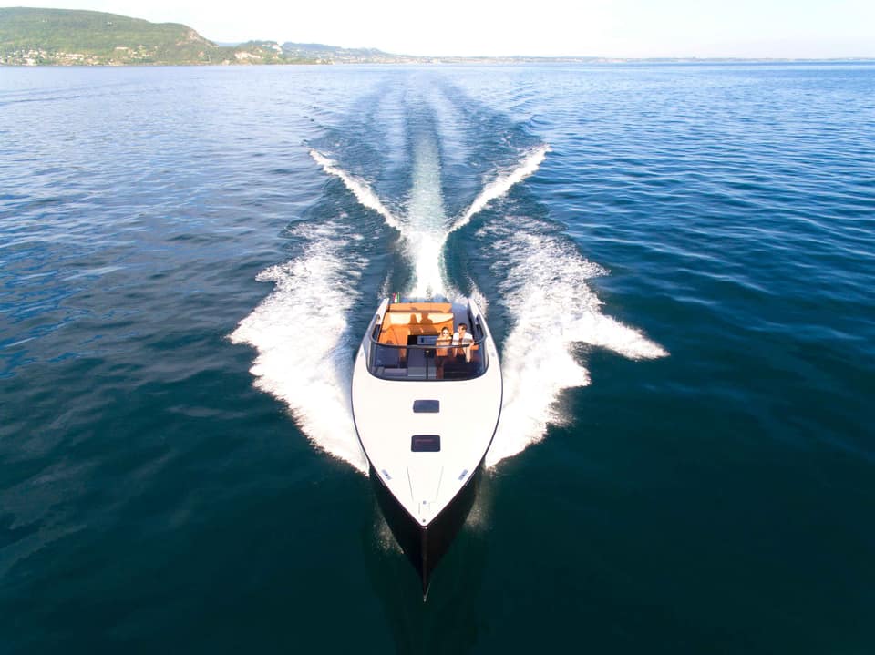 Visite vidéo du VANDUTCH 40, location de yacht sur la Côte d'Azur