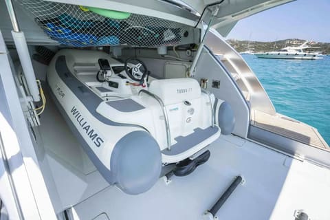 PERSHING 70, embarquement