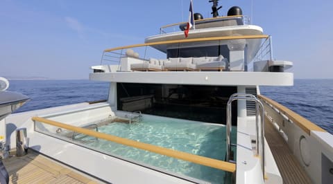 X, navigation vers le prochain port