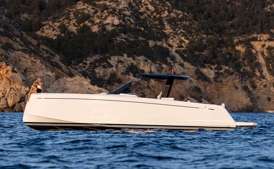 Visite vidéo du PARDO 38, location de yacht sur la Côte d'Azur