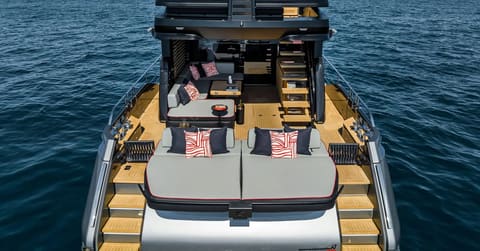 CRANCHI 67, croisière le long de la côte